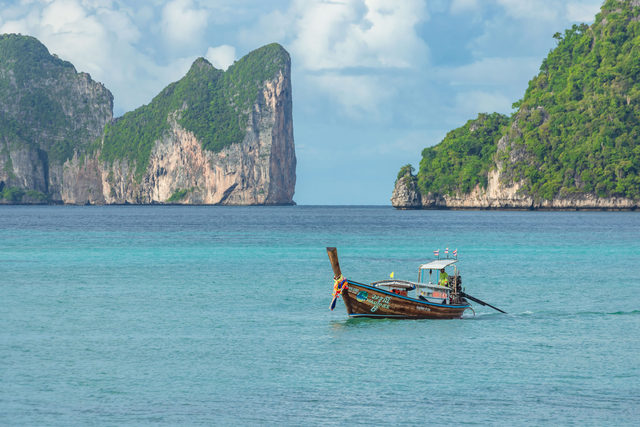 Take a luxurious trip to Phi Phi Island