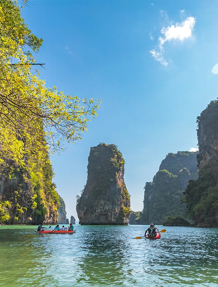 James Bond – Naka Island – Canoe Private Power Catamaran (SAWANU)