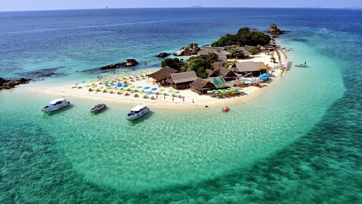 Phi Phi & Khai Island is a full-day Private Speedboat Tour (Pornpinyo Marine)