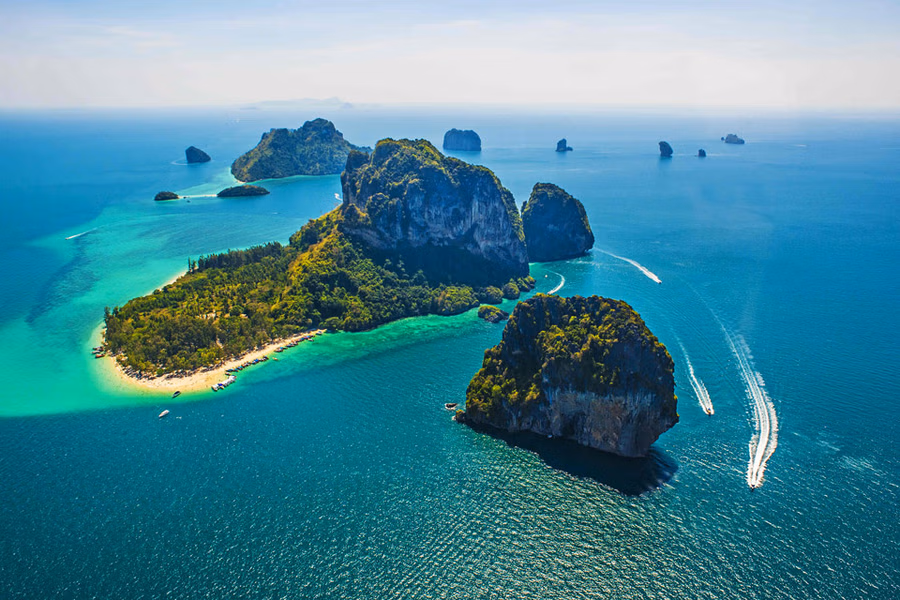 Krabi 4 Islands is a full-day Private Speedboat Tour (Pornpinyo Marine)