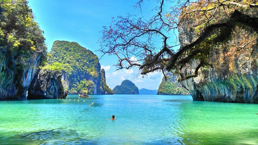Hong Krabi is a full-day Private Speedboat Tour (Pornpinyo Marine)