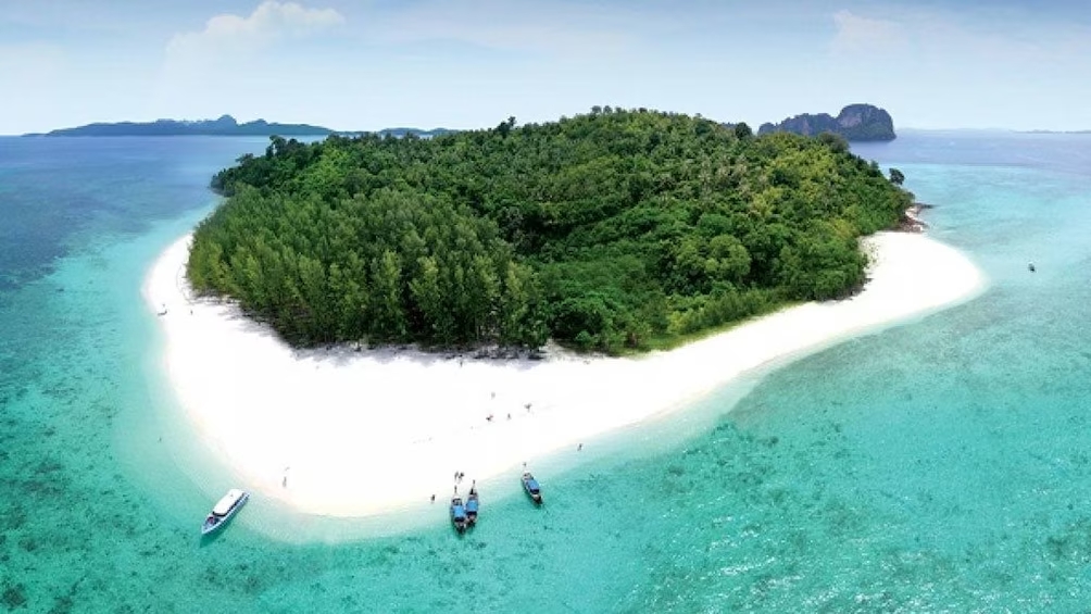 Phi Phi + Bamboo + Khai – Private Power Catamaran (SAWANU)